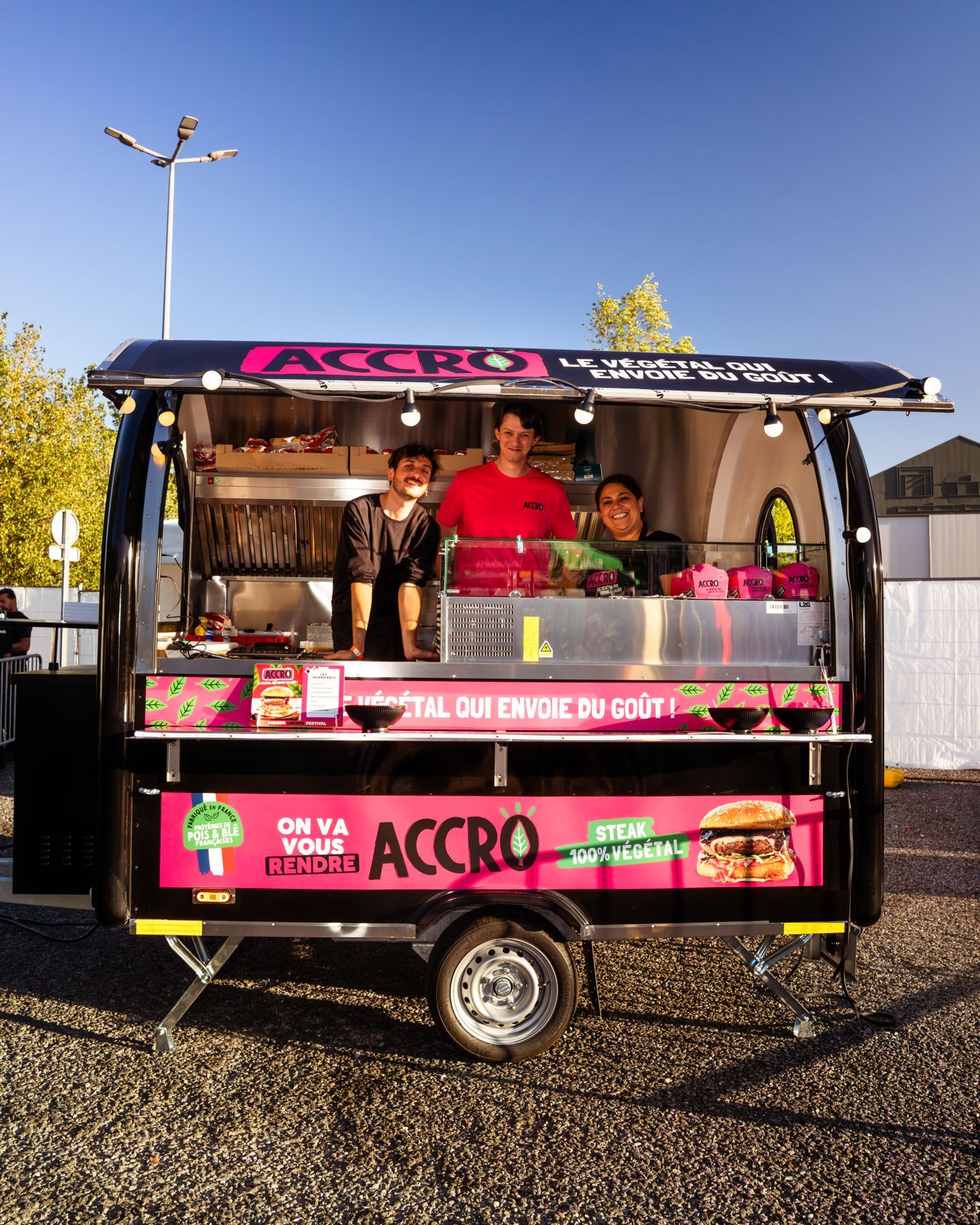 Remolque food truck de hamburguesas de Accro, montado y listo para vender